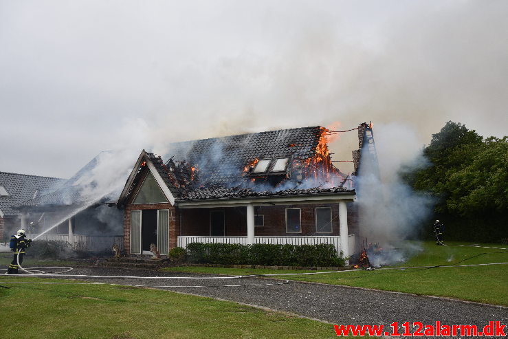 Voldsomt brand i Villa. Møllehusvej i Grejs. 12/06-2020. Kl. 18:34.