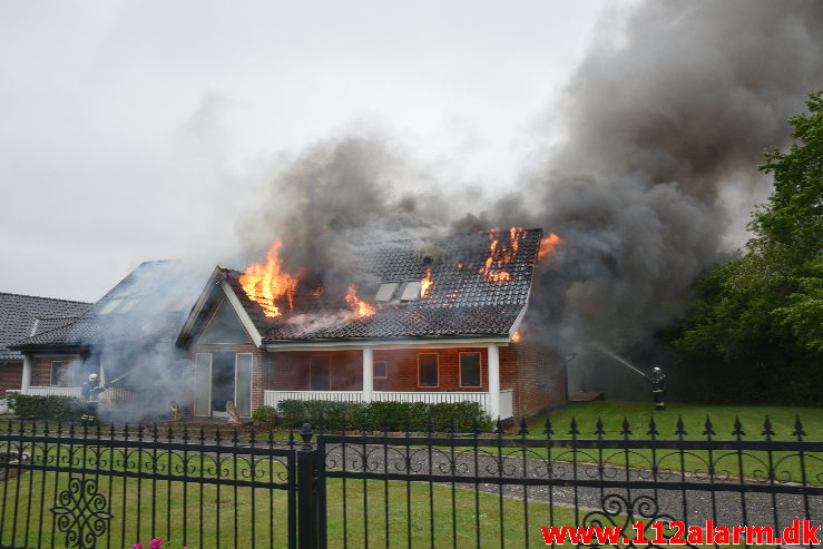 Voldsomt brand i Villa. Møllehusvej i Grejs. 12/06-2020. Kl. 18:34.