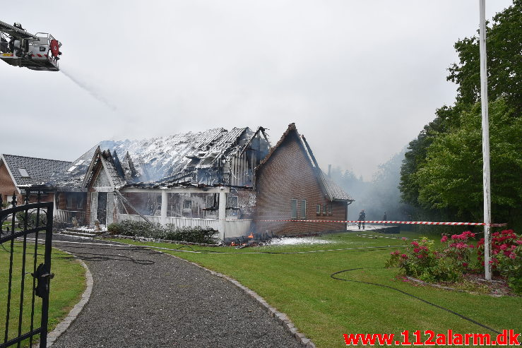 Voldsomt brand i Villa. Møllehusvej i Grejs. 12/06-2020. Kl. 18:34.