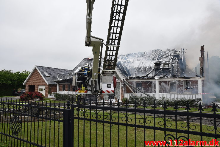 Voldsomt brand i Villa. Møllehusvej i Grejs. 12/06-2020. Kl. 18:34.