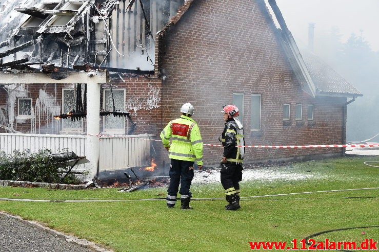 Voldsomt brand i Villa. Møllehusvej i Grejs. 12/06-2020. Kl. 18:34.