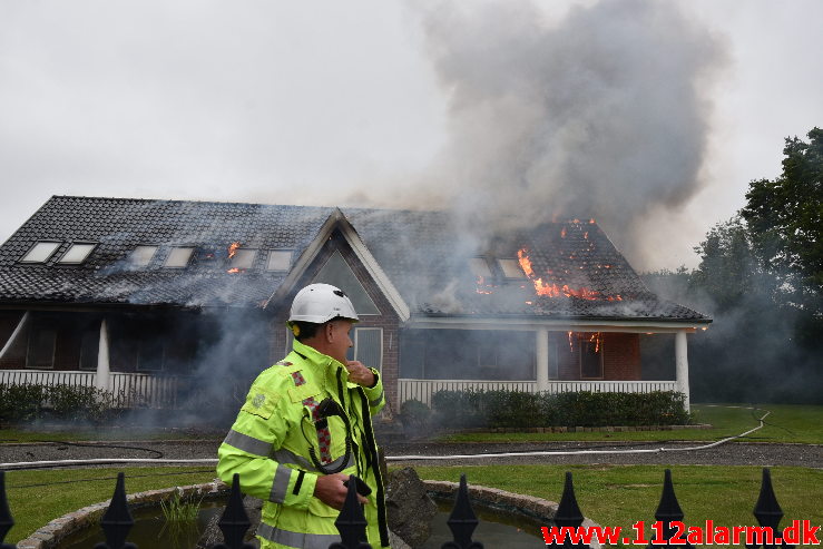 Voldsomt brand i Villa. Møllehusvej i Grejs. 12/06-2020. Kl. 18:34.