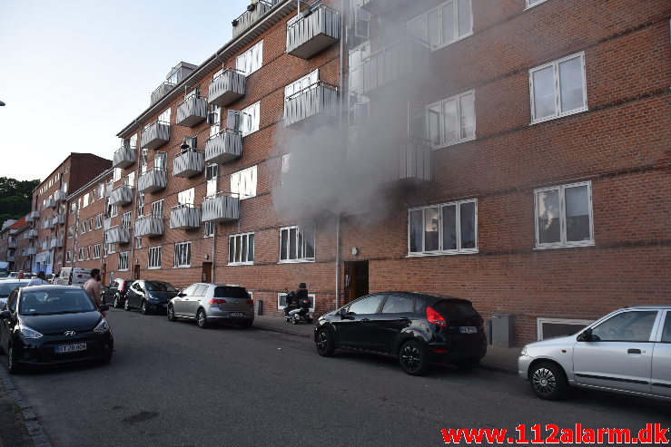 Voldsom brand i lejlighed. Haraldsgade 23 i Vejle. 16/06-2020. KL. 22:14.