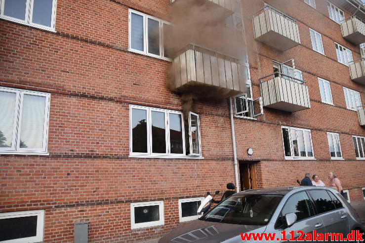 Voldsom brand i lejlighed. Haraldsgade 23 i Vejle. 16/06-2020. KL. 22:14.