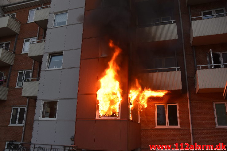 Voldsom brand i lejlighed. Haraldsgade 23 i Vejle. 16/06-2020. KL. 22:14.