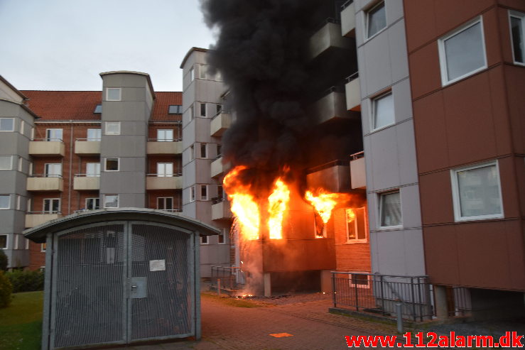 Voldsom brand i lejlighed. Haraldsgade 23 i Vejle. 16/06-2020. KL. 22:14.