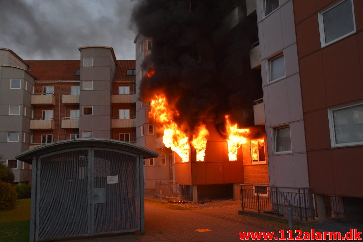 Voldsom brand i lejlighed. Haraldsgade 23 i Vejle. 16/06-2020. KL. 22:14.