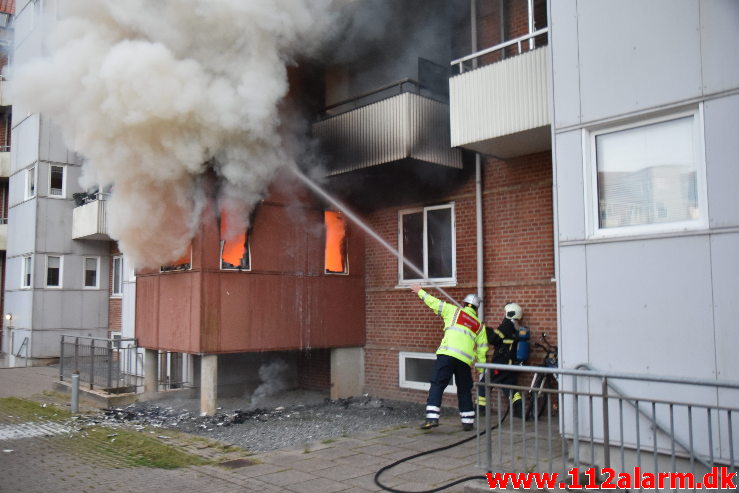 Voldsom brand i lejlighed. Haraldsgade 23 i Vejle. 16/06-2020. KL. 22:14.