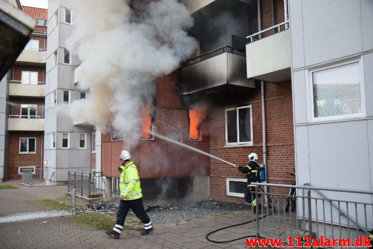 Voldsom brand i lejlighed. Haraldsgade 23 i Vejle. 16/06-2020. KL. 22:14.