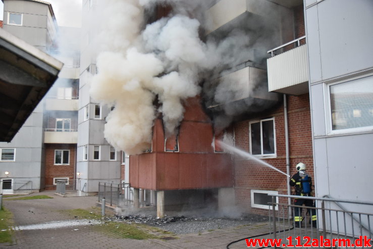 Voldsom brand i lejlighed. Haraldsgade 23 i Vejle. 16/06-2020. KL. 22:14.