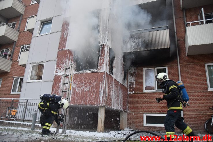 Voldsom brand i lejlighed. Haraldsgade 23 i Vejle. 16/06-2020. KL. 22:14.