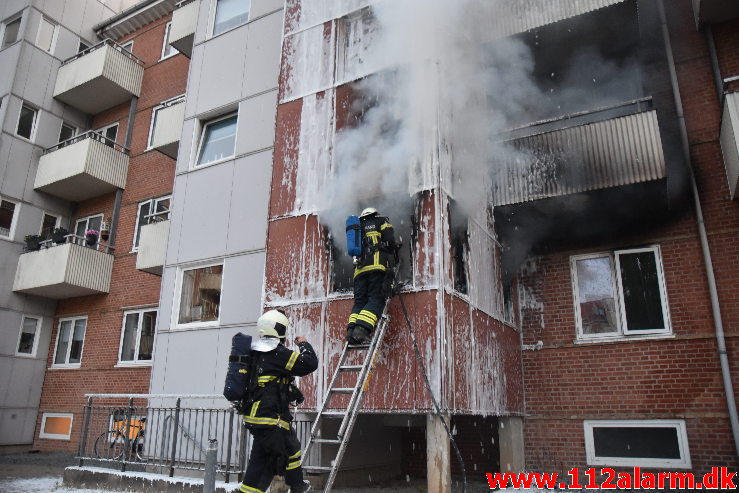 Voldsom brand i lejlighed. Haraldsgade 23 i Vejle. 16/06-2020. KL. 22:14.