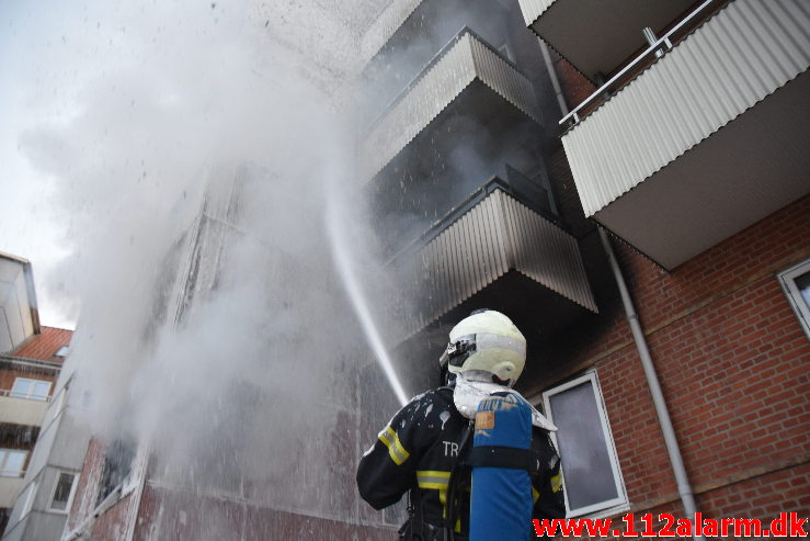 Voldsom brand i lejlighed. Haraldsgade 23 i Vejle. 16/06-2020. KL. 22:14.