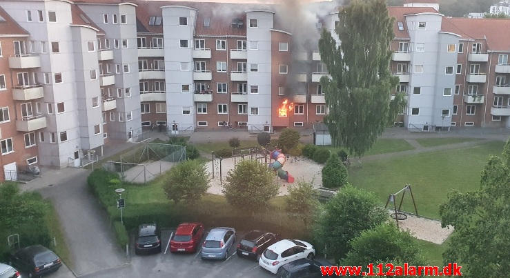 Voldsom brand i lejlighed. Haraldsgade 23 i Vejle. 16/06-2020. KL. 22:14.