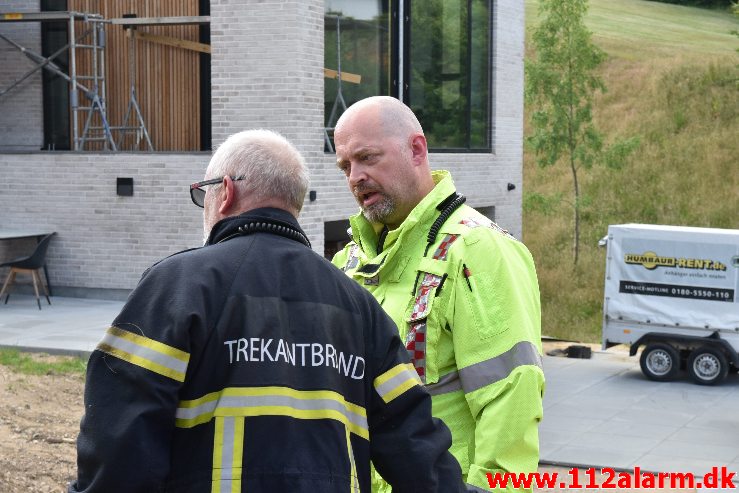 Brand i en Bobcat. Teglværksvej i Vejle. 26/06-2020. Kl. 15:06.