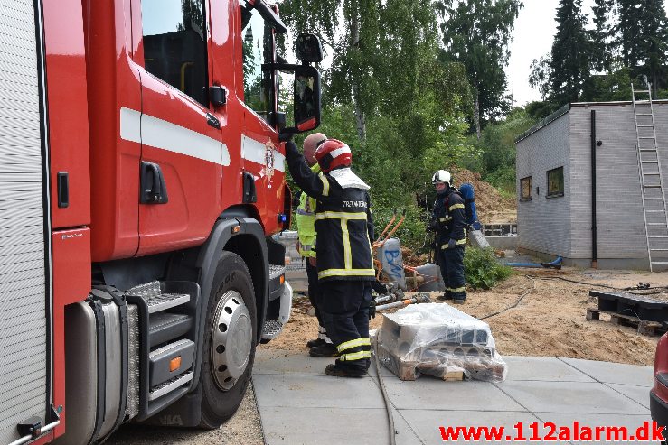 Brand i en Bobcat. Teglværksvej i Vejle. 26/06-2020. Kl. 15:06.