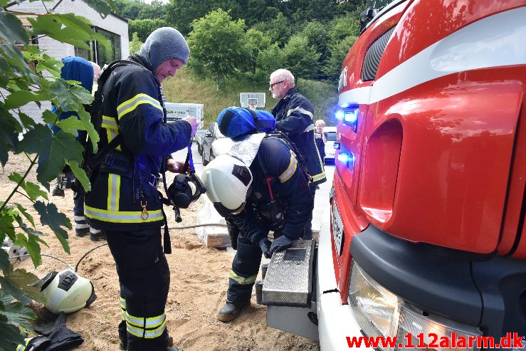 Brand i en Bobcat. Teglværksvej i Vejle. 26/06-2020. Kl. 15:06.