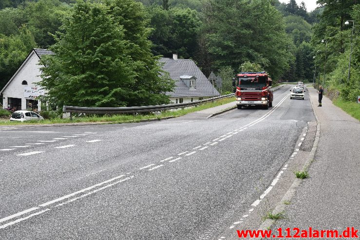 Landmand tabte gylle. Grejsdalsvej i Vejle. 27/06-2020. Kl. 09:50.