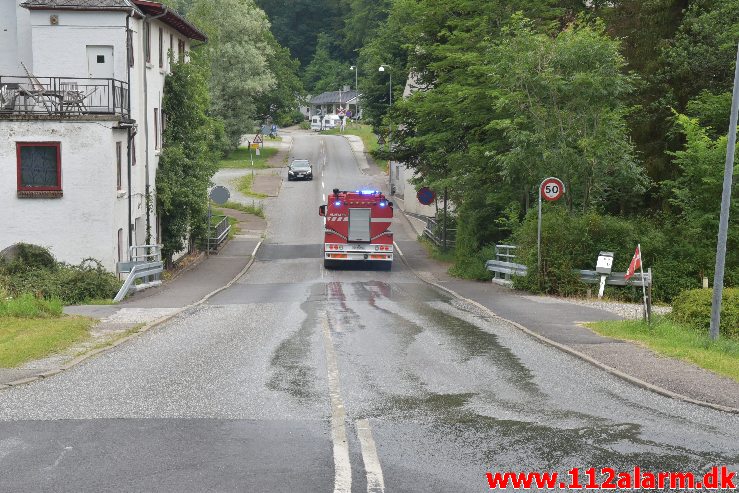 Landmand tabte gylle. Grejsdalsvej i Vejle. 27/06-2020. Kl. 09:50.