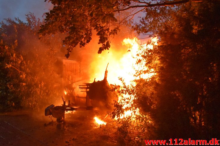 Brand i Campingvogn. Fårupled i Jelling. 04/07-2020. Kl. 22:14.