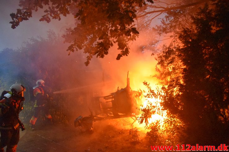 Brand i Campingvogn. Fårupled i Jelling. 04/07-2020. Kl. 22:14.