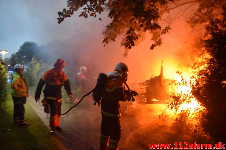 Brand i Campingvogn. Fårupled i Jelling. 04/07-2020. Kl. 22:14.