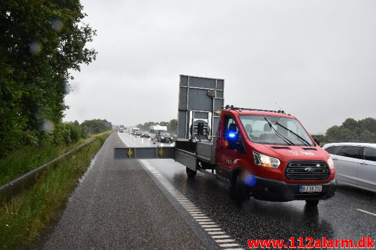 Rema 1000 kørte af motorvejen. Motorvejen E45 lige nord for DTC. 05/07-2020. Kl. 09:44.