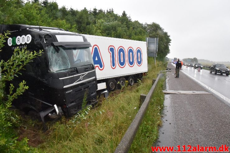 Rema 1000 kørte af motorvejen. Motorvejen E45 lige nord for DTC. 05/07-2020. Kl. 09:44.