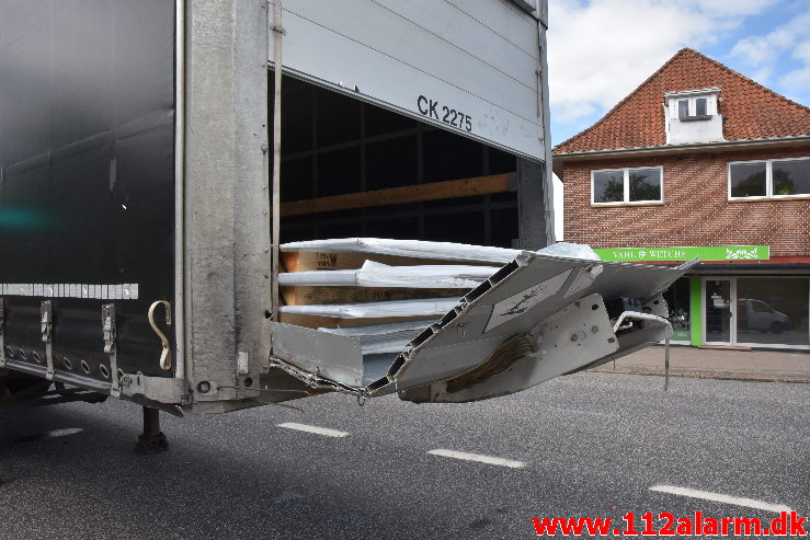 En lastbil fik en hård opbremsning. Fredericiavej i Vejle. 09/07-2020. Kl. 15:15.