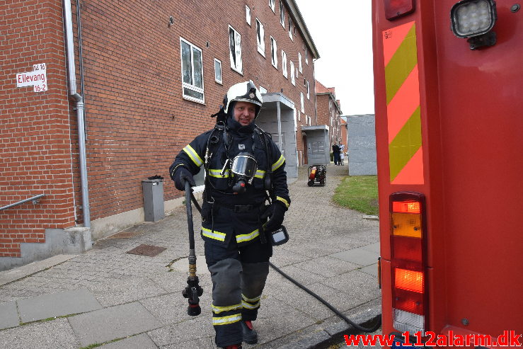 Ild i Etageejendom. Ellevang i Vejle. 21/07-2020. KL. 17:46.