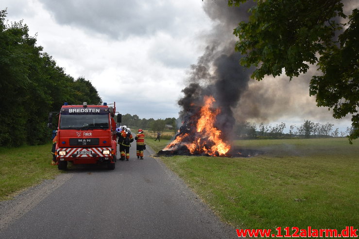 Brand-Landbrugsredskab. Tofthøjvej i Jelling. 23/07-2020. Kl. 15:51.