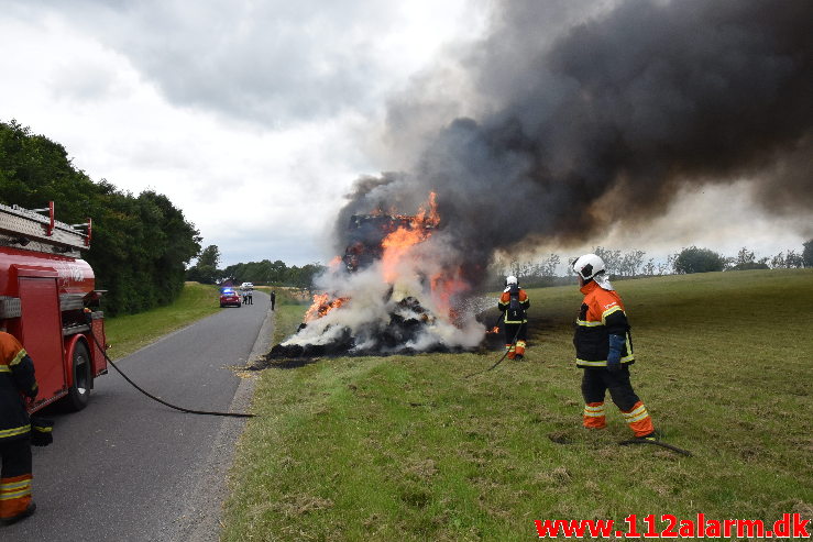 Brand-Landbrugsredskab. Tofthøjvej i Jelling. 23/07-2020. Kl. 15:51.