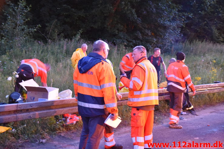 Lastbil væltet på motorvejen. ved Vejle i sydgående spor. 24/07-2020. Kl. 15:08.