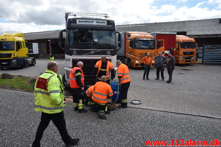 Mindre Forurening / Spild Karetmagervej i Vejle. 24/07-2020. KL. 13:37.