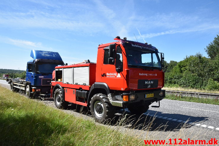 Lastbil ramte en anden lastbil i nødsporet. Østjyske Motorvej i nordgående spor ved 137 Km. 31/07-2020. Kl. 11:28.