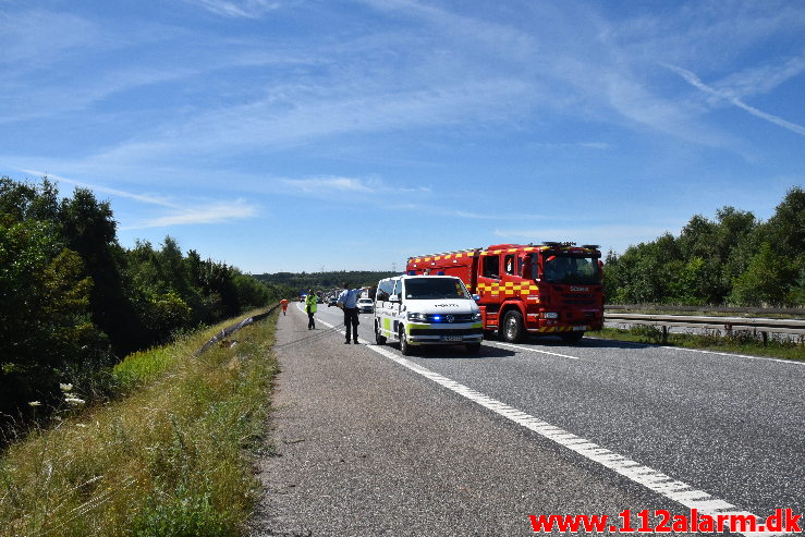 Lastbil ramte en anden lastbil i nødsporet. Østjyske Motorvej i nordgående spor ved 137 Km. 31/07-2020. Kl. 11:28.