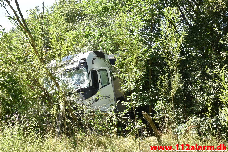 Lastbil ramte en anden lastbil i nødsporet. Østjyske Motorvej i nordgående spor ved 137 Km. 31/07-2020. Kl. 11:28.