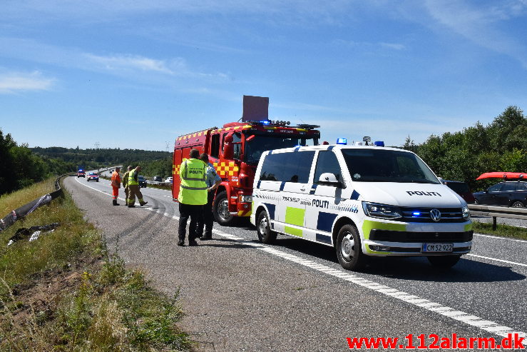 Lastbil ramte en anden lastbil i nødsporet. Østjyske Motorvej i nordgående spor ved 137 Km. 31/07-2020. Kl. 11:28.