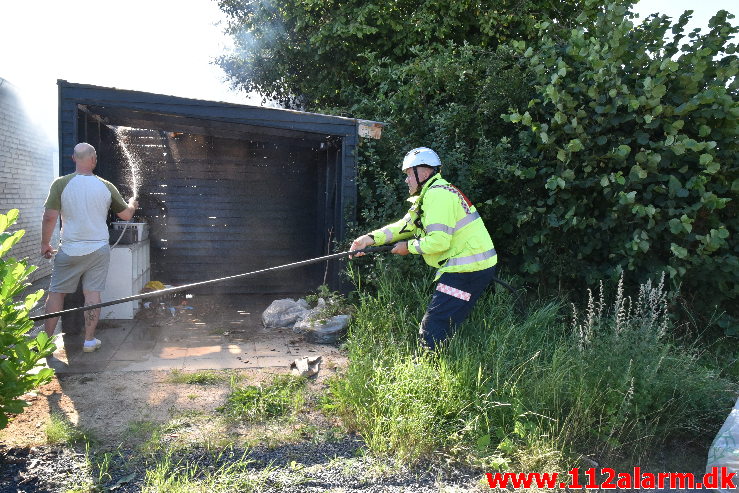 Ild i Skur. Fruergaardsvej i Børkop. 14/08-2020. Kl. 15:57.