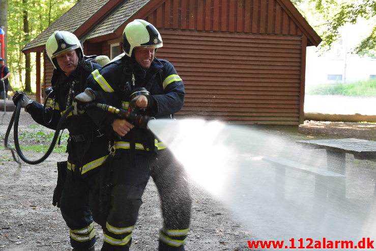 Et efterladt bål inde i Skoven. Søndermarksvej i Vejle. 15/08-2020. KL. 17:22.