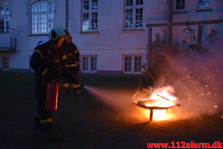 Ild i Industribygning . Vedelsgade 17 i Vejle. 17/08-2020. Kl. 21:31.Ild i Industribygning . Vedelsgade 17 i Vejle. 17/08-2020. Kl. 21:31.