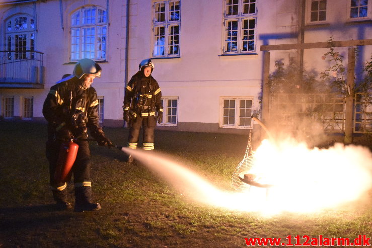 Ild i Industribygning . Vedelsgade 17 i Vejle. 17/08-2020. Kl. 21:31.