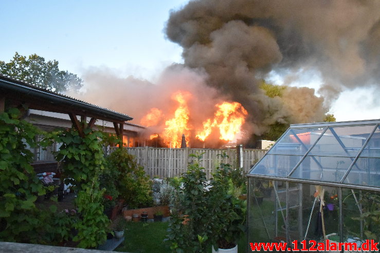 Voldsom brand i villa. Grønnedalen i Vejle. 16/09-2020. KL. 18:51.