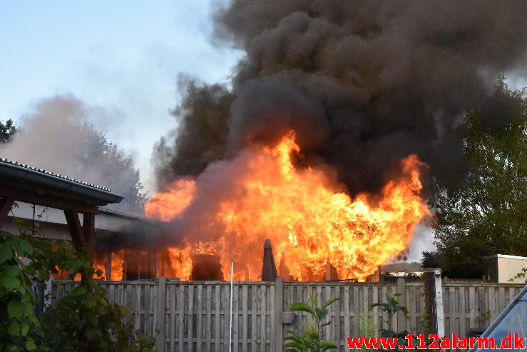 Voldsom brand i villa. Grønnedalen i Vejle. 16/09-2020. KL. 18:51.