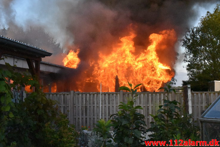 Voldsom brand i villa. Grønnedalen i Vejle. 16/09-2020. KL. 18:51.