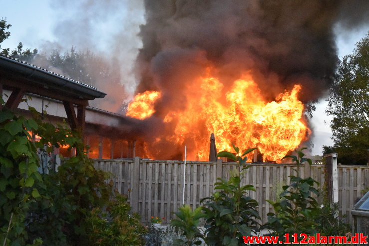 Voldsom brand i villa. Grønnedalen i Vejle. 16/09-2020. KL. 18:51.