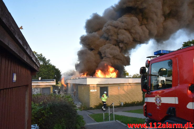 Voldsom brand i villa. Grønnedalen i Vejle. 16/09-2020. KL. 18:51.