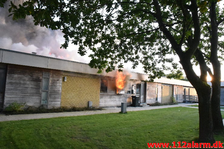 Voldsom brand i villa. Grønnedalen i Vejle. 16/09-2020. KL. 18:51.