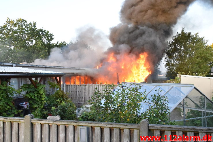 Voldsom brand i villa. Grønnedalen i Vejle. 16/09-2020. KL. 18:51.