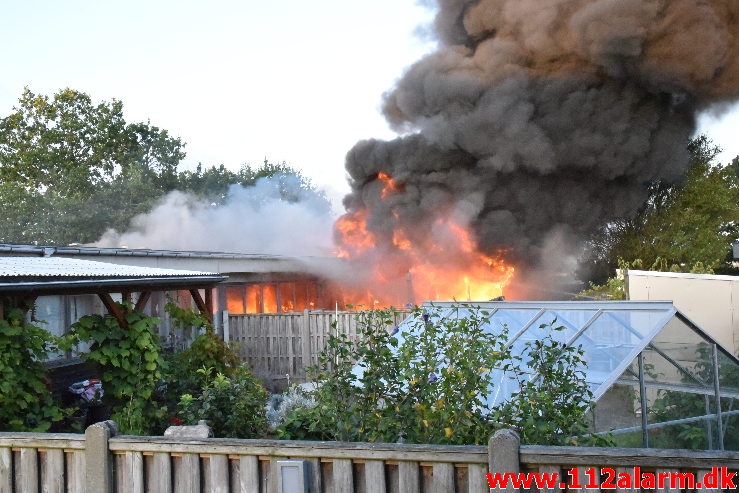 Voldsom brand i villa. Grønnedalen i Vejle. 16/09-2020. KL. 18:51.